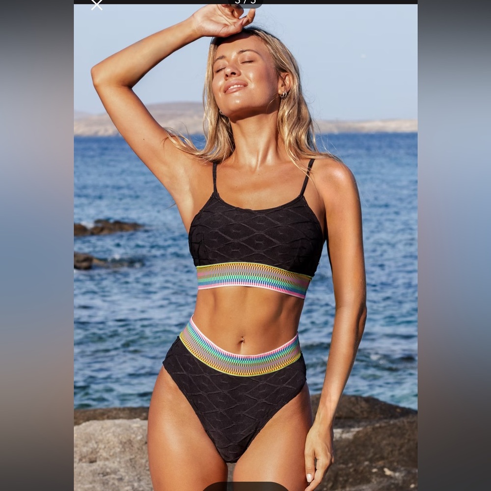 Women’s Rainbow Trim Textured Scoop Top & High Waist Bikini set Medium